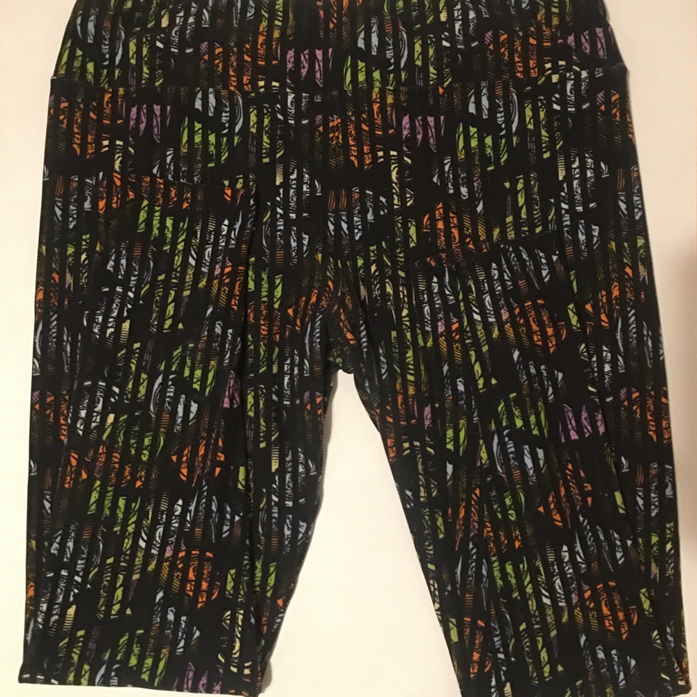 LuLaRoe tall and curvy leggins black wz paterns